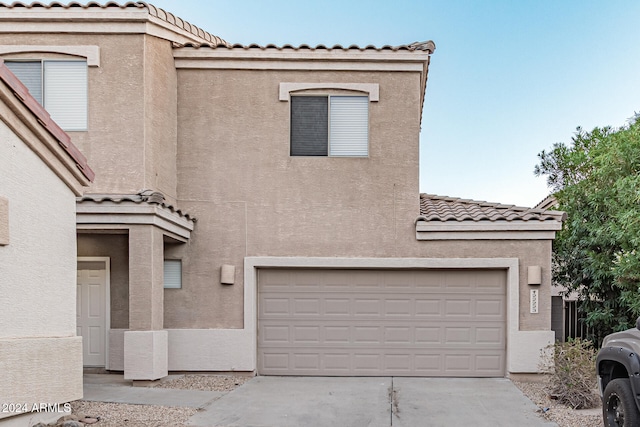 view of front facade featuring a garage