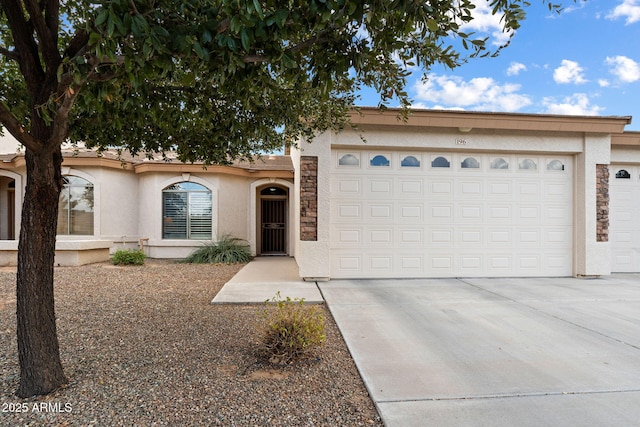 view of front facade featuring a garage