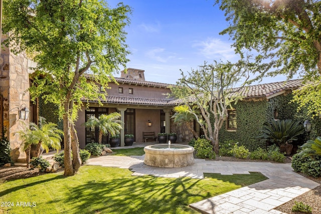 back of house featuring a lawn