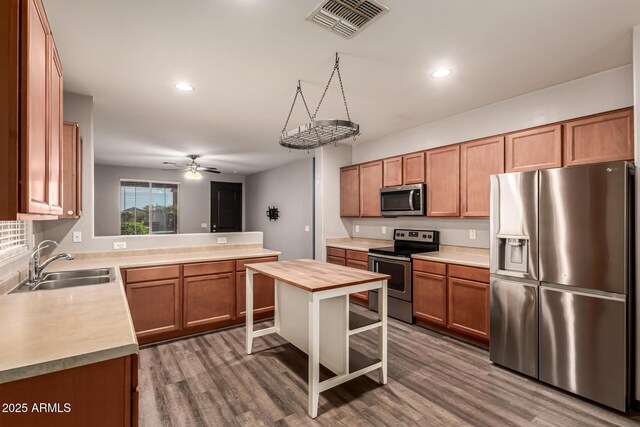 18008 W Tina Ln, Surprise, AZ 85387 - kitchen featuring appliances with stainless steel finishes, a sink, ceiling fan, dark wood-style floors, and recessed lighting