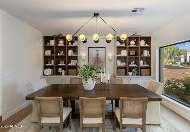 3186 E Stella Ln, Phoenix, AZ 85016 - dining area featuring light wood-type flooring and baseboards