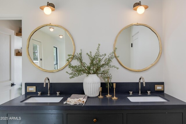3186 E Stella Ln, Phoenix, AZ 85016 - full bathroom with double vanity