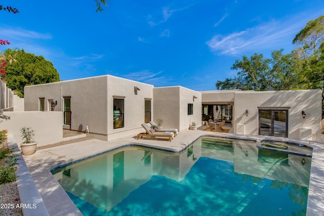 3186 E Stella Ln, Phoenix, AZ 85016 - view of swimming pool with a patio and a pool with connected hot tub