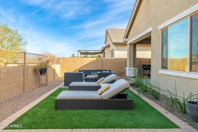 view of yard with outdoor lounge area