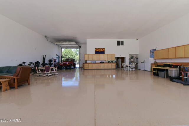 2273 Lindbergh Rd, Overgaard, AZ 85933 - view of garage