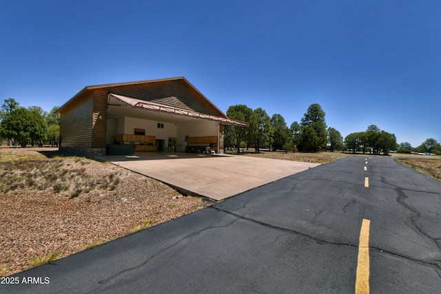 2273 Lindbergh Rd, Overgaard, AZ 85933 - view of side of home featuring driveway