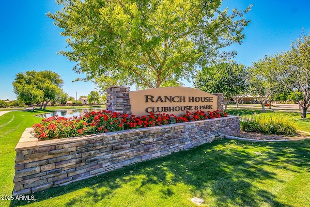 4038 E Wrangler Ct, Gilbert, AZ 85297 - community / neighborhood sign featuring a yard and a water view