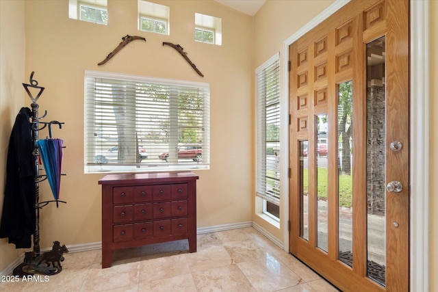 5535 N 13th St, Phoenix, AZ 85014 - foyer entrance with baseboards