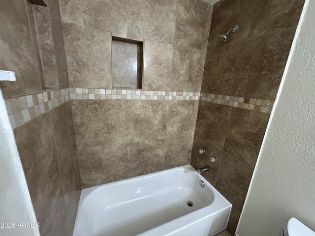 3814 N 55th Dr, Phoenix, AZ 85031 - full bath with washtub / shower combination and toilet