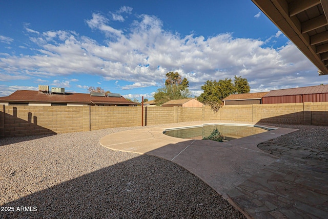 view of yard with a patio area