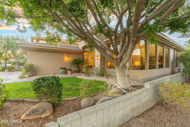 exterior space featuring a front lawn