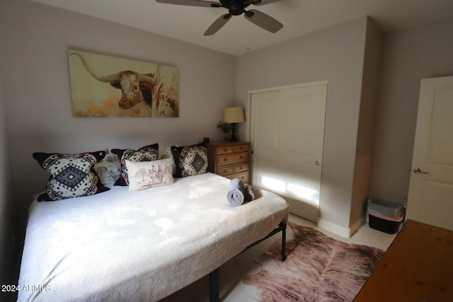 bedroom featuring ceiling fan