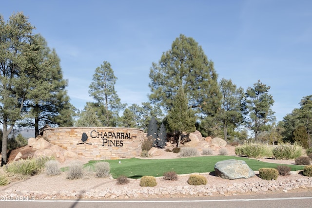 view of community / neighborhood sign