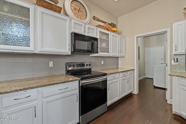 16420 N Thompson Peak Pkwy Unit 1002, Scottsdale, AZ 85260 - kitchen featuring stainless steel electric range oven, black microwave, white cabinets, backsplash, and dark wood-type flooring