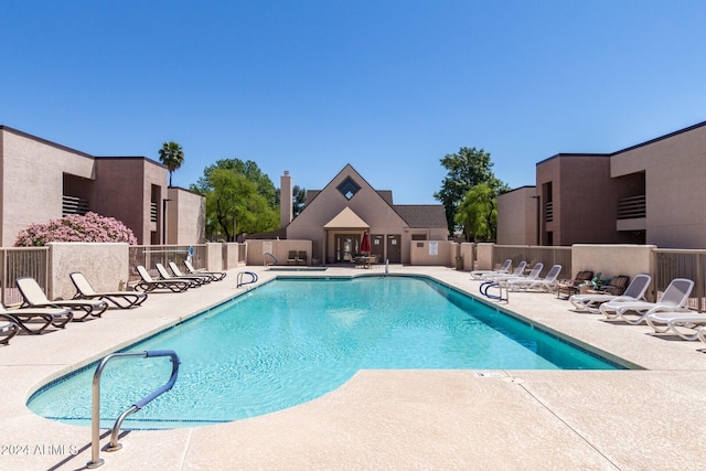 1340 N Recker Rd Unit 131, Mesa, AZ 85205 - community pool with a patio area