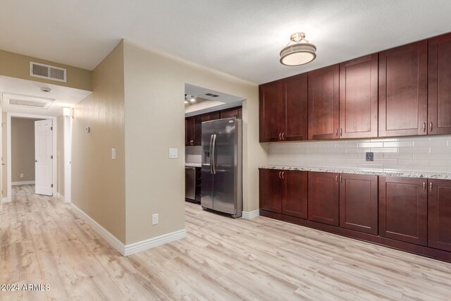 1340 N Recker Rd Unit 131, Mesa, AZ 85205 - kitchen with appliances with stainless steel finishes, light wood-style floors, tasteful backsplash, and baseboards