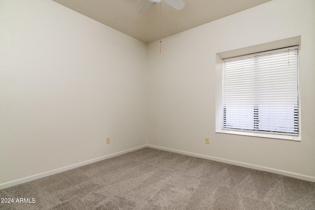 carpeted empty room featuring ceiling fan