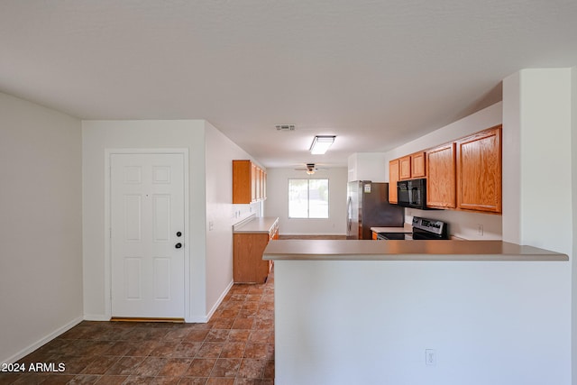 kitchen featuring kitchen peninsula, ceiling fan, and stainless steel appliances