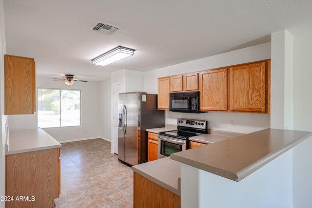 kitchen with ceiling fan, stainless steel appliances, and kitchen peninsula