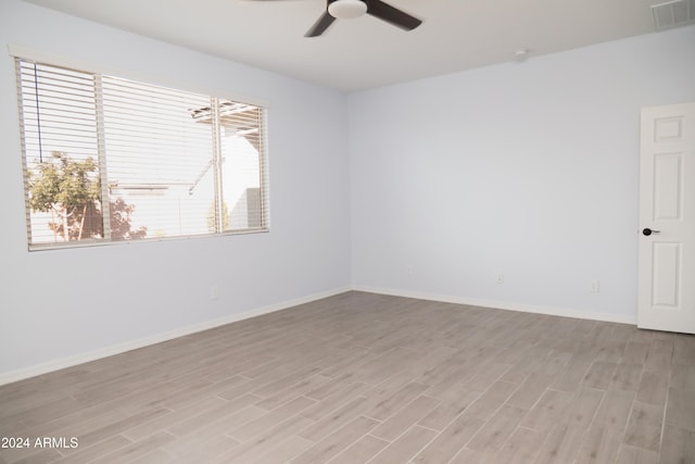 empty room featuring light hardwood / wood-style floors and ceiling fan