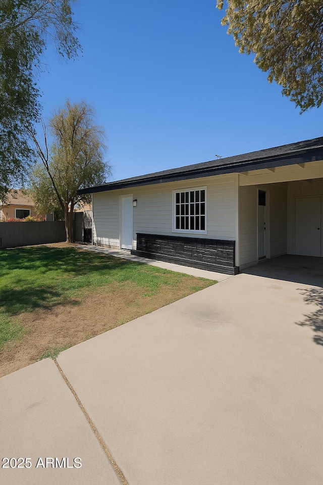 4520 N 28th Dr, Phoenix, AZ 85017 - view of front facade with driveway and an attached carport