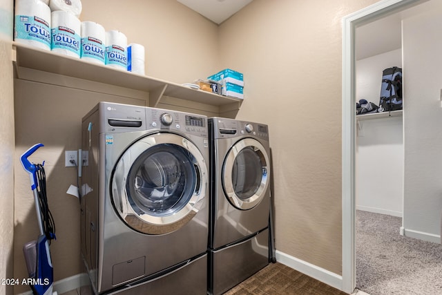 laundry room with dark carpet and independent washer and dryer