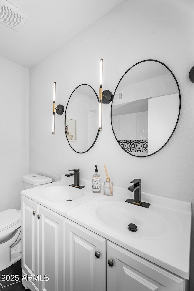 14635 N 37th Pl, Phoenix, AZ 85032 - full bathroom featuring toilet and double vanity