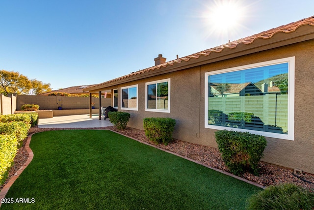 view of yard featuring a patio