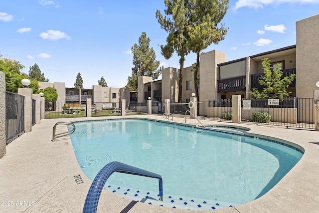 1927 E Hampton Ave Unit 204, Mesa, AZ 85204 - community pool with a hot tub and a residential view