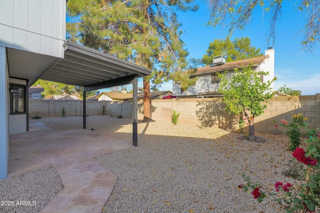 view of yard featuring a patio area