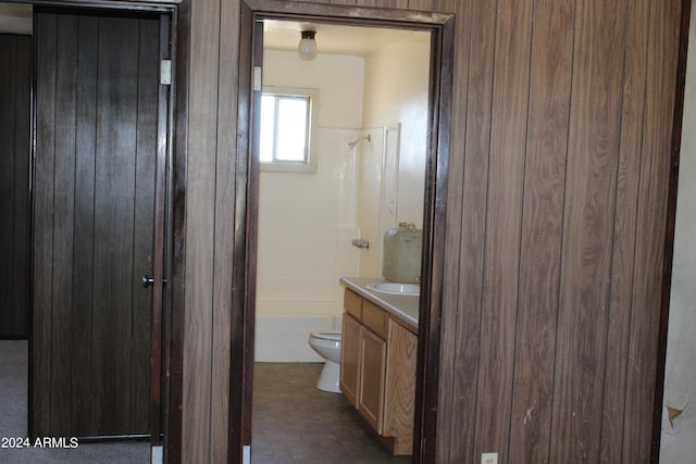 full bathroom with washtub / shower combination, toilet, and vanity