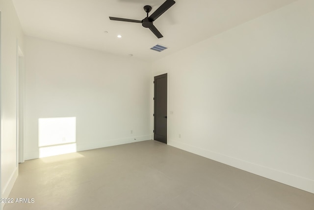 empty room featuring ceiling fan