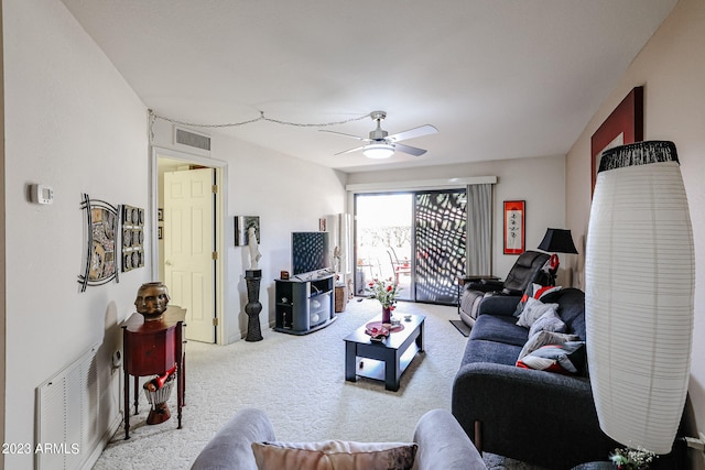 carpeted living room featuring ceiling fan