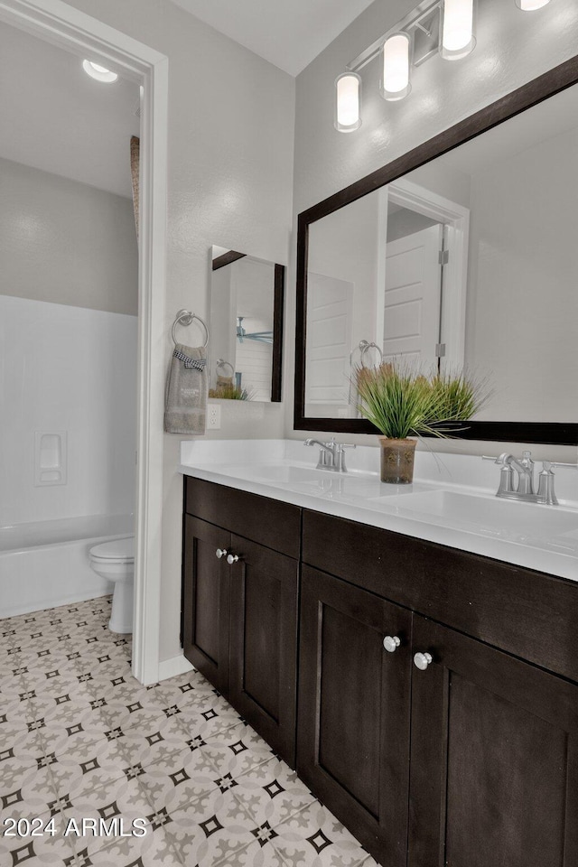 full bathroom featuring toilet, shower / bathtub combination, and vanity