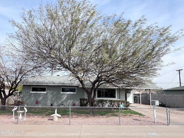 view of front of home with a fenced front yard