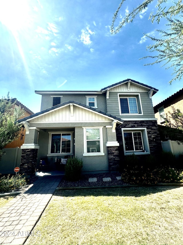 view of front facade featuring a front yard