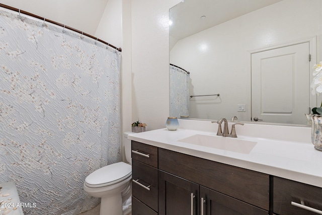 full bathroom featuring vanity, toilet, and curtained shower