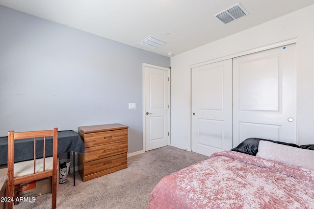 bedroom with visible vents, carpet, baseboards, and a closet