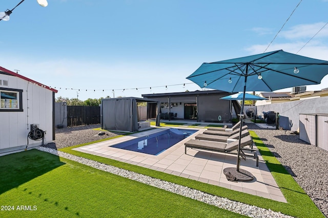 view of swimming pool featuring a patio