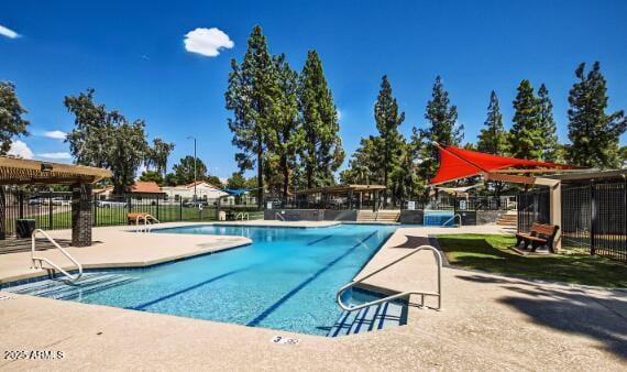 5136 E Evergreen St Unit 1053, Mesa, AZ 85205 - community pool with a patio