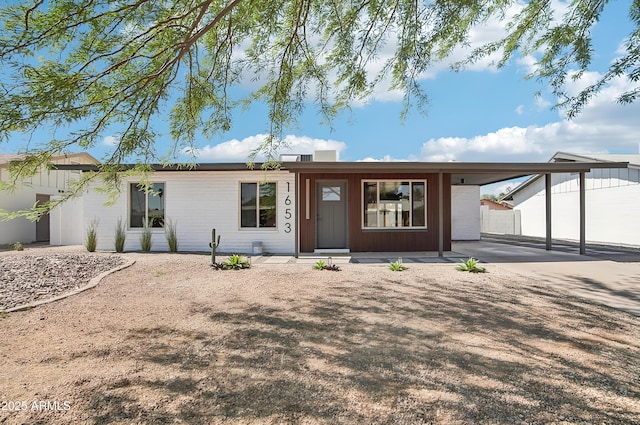1653 E Palmcroft Dr, Tempe, AZ 85282 - ranch-style house featuring a carport