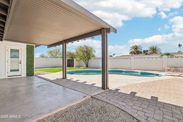 1653 E Palmcroft Dr, Tempe, AZ 85282 - view of swimming pool featuring a patio area and a fenced backyard