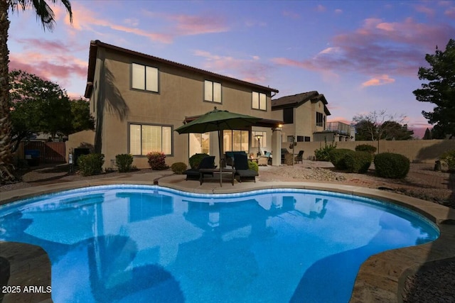 view of pool at dusk