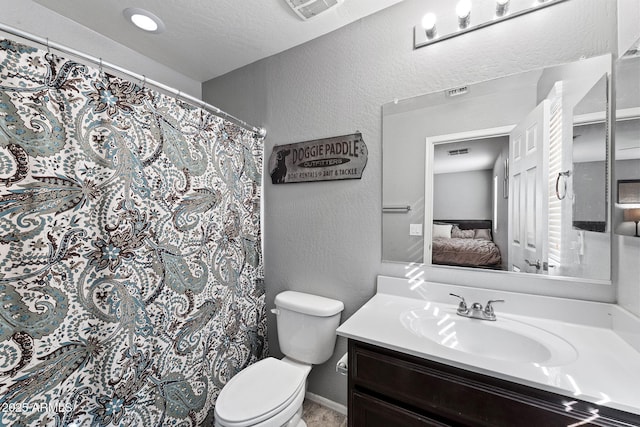 full bathroom with toilet, visible vents, a textured wall, and ensuite bath