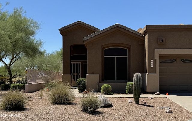 view of front facade with stucco siding