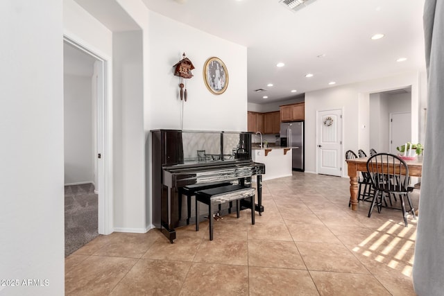4495 E Woodside Way, Gilbert, AZ 85297 - interior space featuring recessed lighting, visible vents, baseboards, and light tile patterned floors