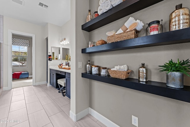 bar featuring visible vents and baseboards