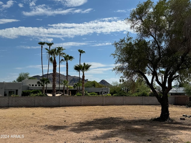 Listing photo 2 for 6001 E Onyx Avenue -, Paradise Valley AZ 85253