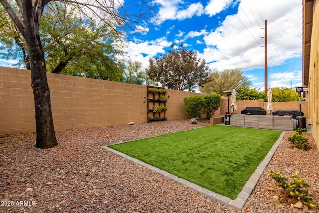 view of yard with an outdoor hangout area