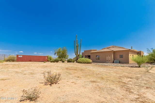 view of yard featuring cooling unit